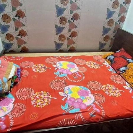 Pratima Guest House , Calcutta Eksteriør billede